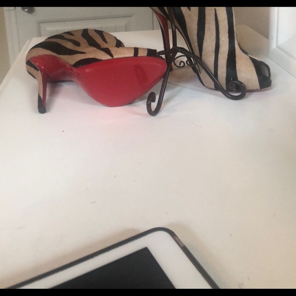 Red Bottom - Picture 3 of 5